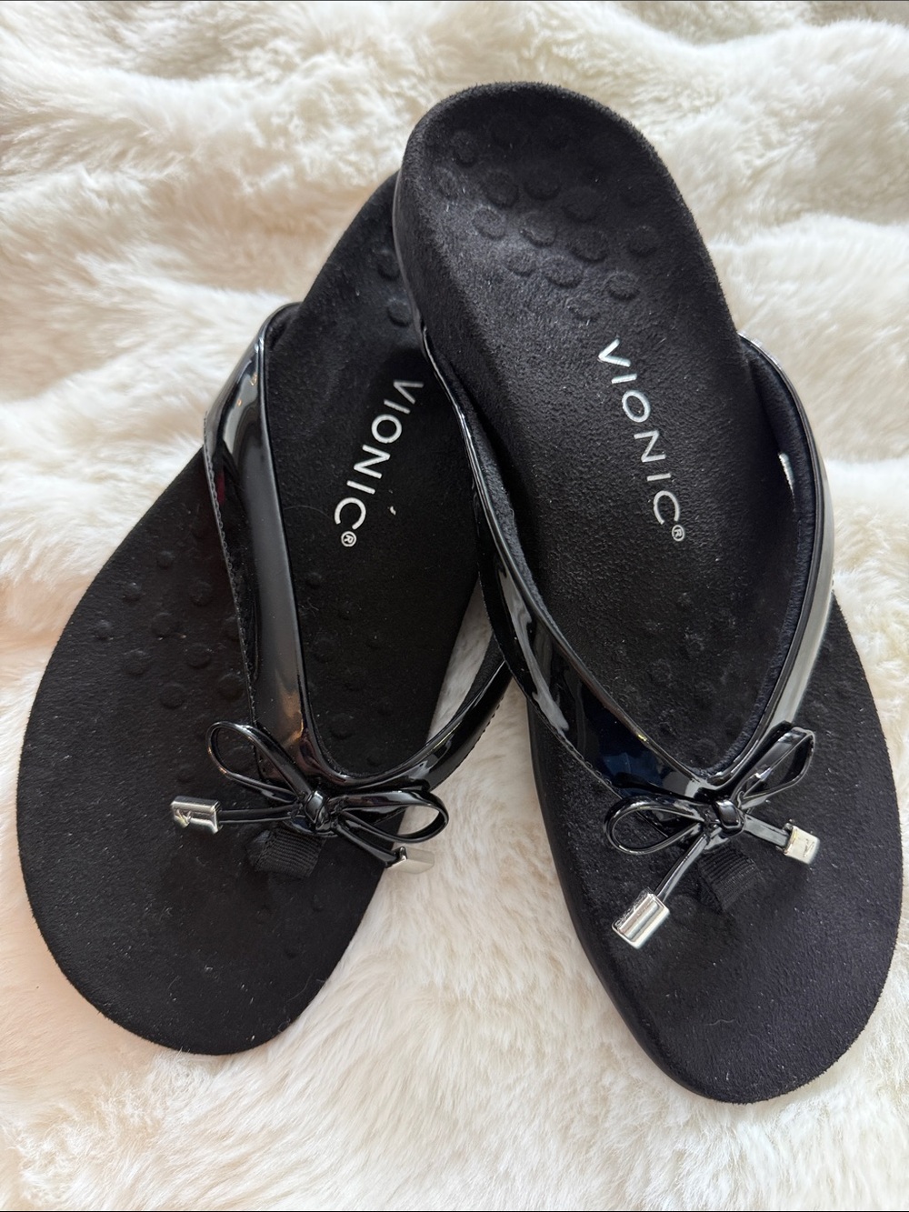 Vionic Bella Patent Bow Detail Black Thong Sandals 7